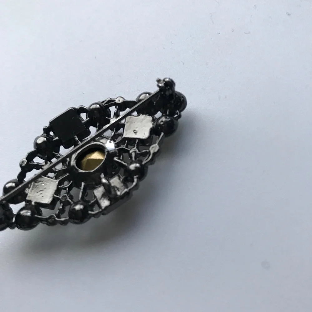 WOMENS BROOCH EMERALD GREEN DIAMOND LAPEL PIN